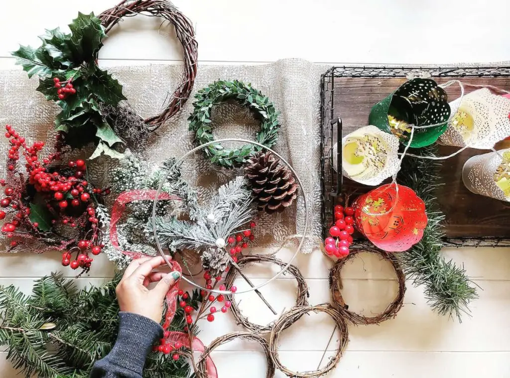 5 Easy DIY Christmas Wreaths You Can Create In Less Than An Hour